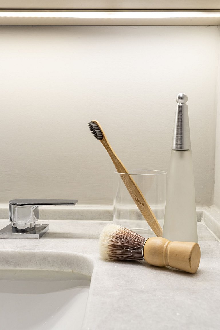 Estúdio em prédio c piscina e academia Av Angélica