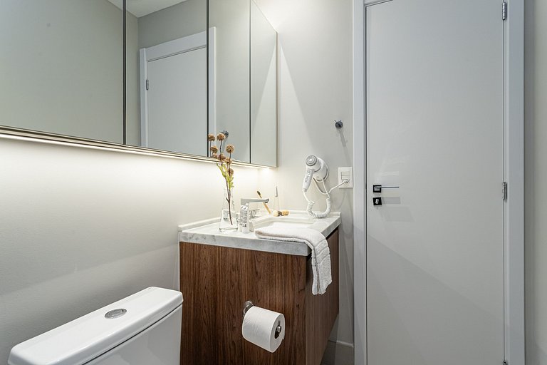 Estúdio em prédio c piscina e academia Av Angélica