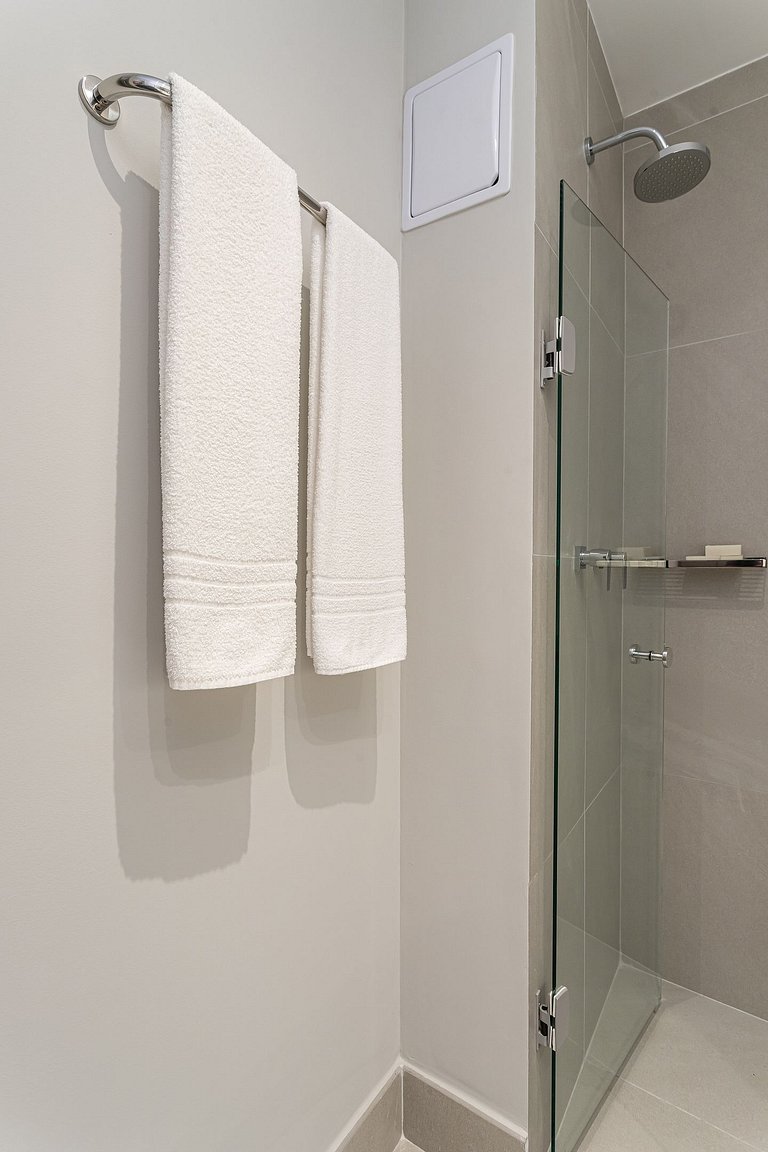 Estúdio em prédio c piscina e academia Av Angélica