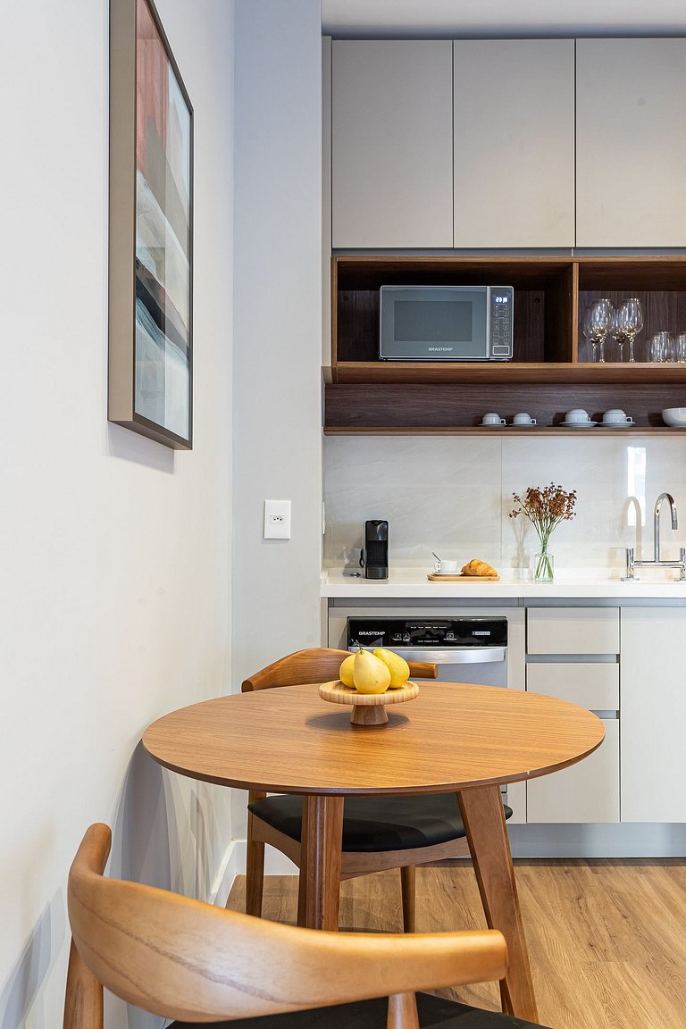 Apto novo, prédio c piscina Av Angélica