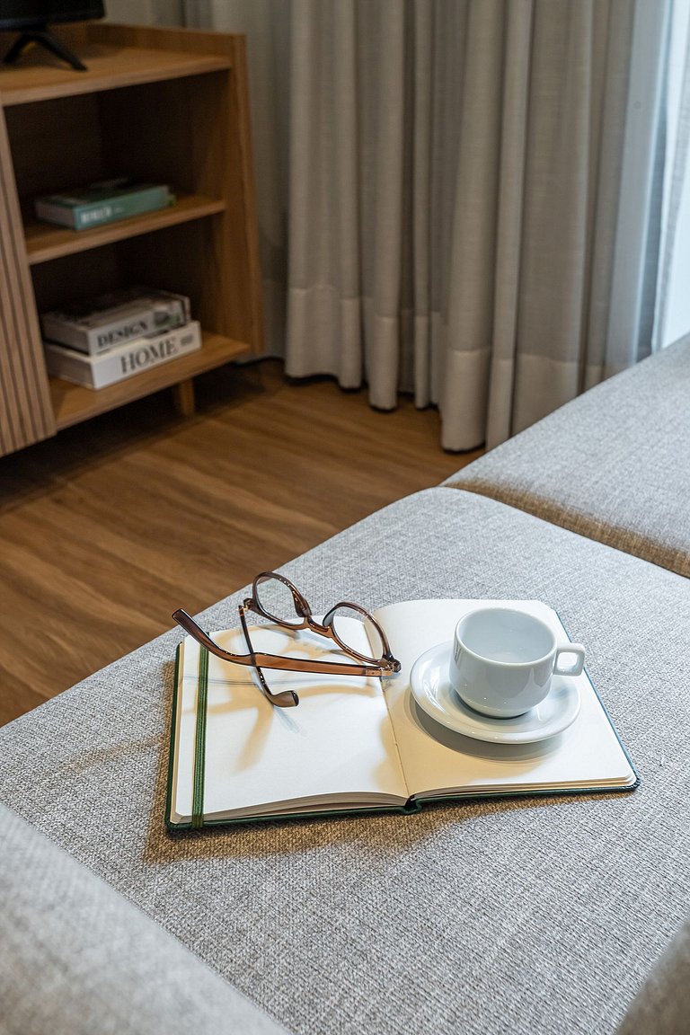 Apto novo, prédio c piscina Av Angélica