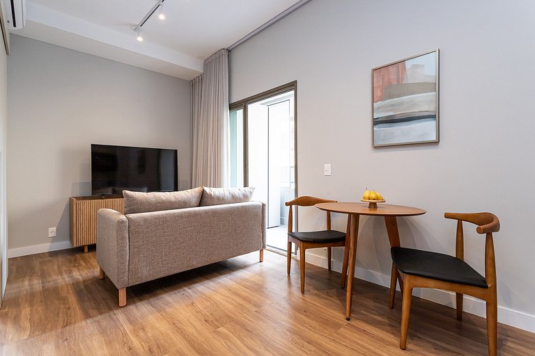 Apto novo, prédio c piscina Av Angélica