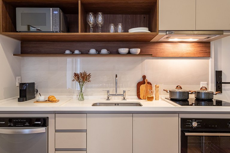 Apto novo, prédio c piscina Av Angélica