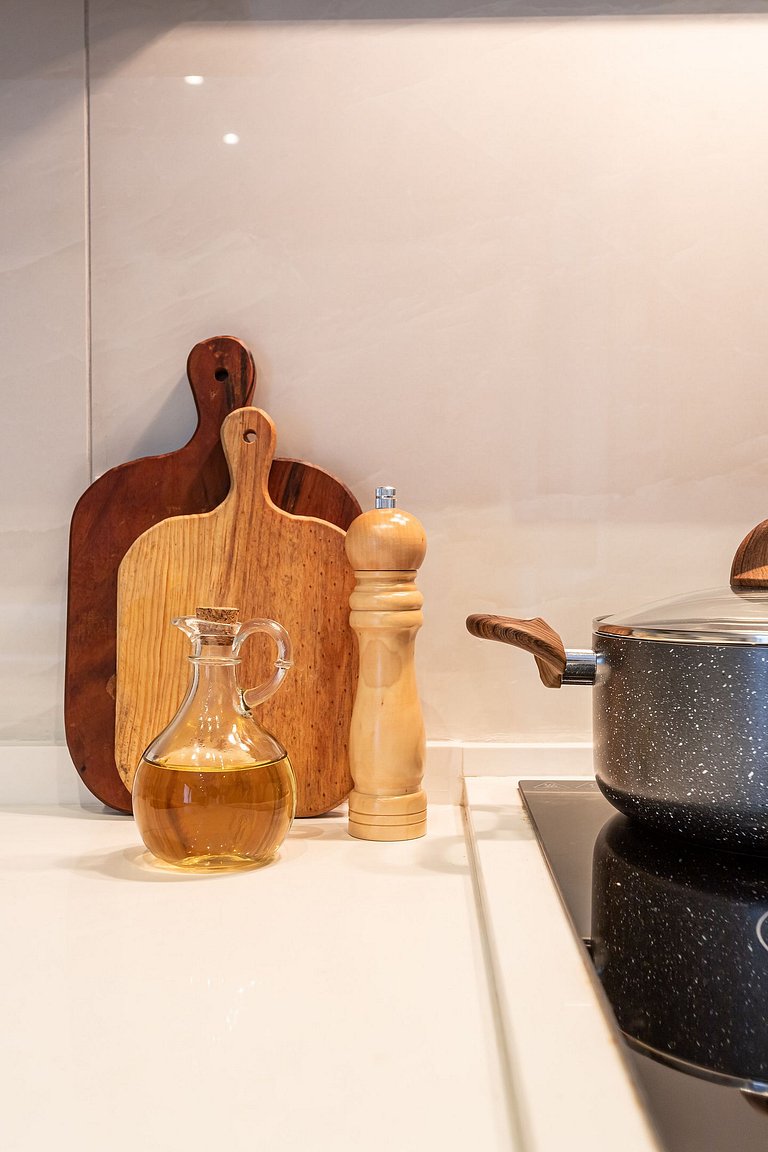 Apto novo, prédio c piscina Av Angélica