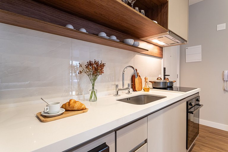 Apto novo, prédio c piscina Av Angélica