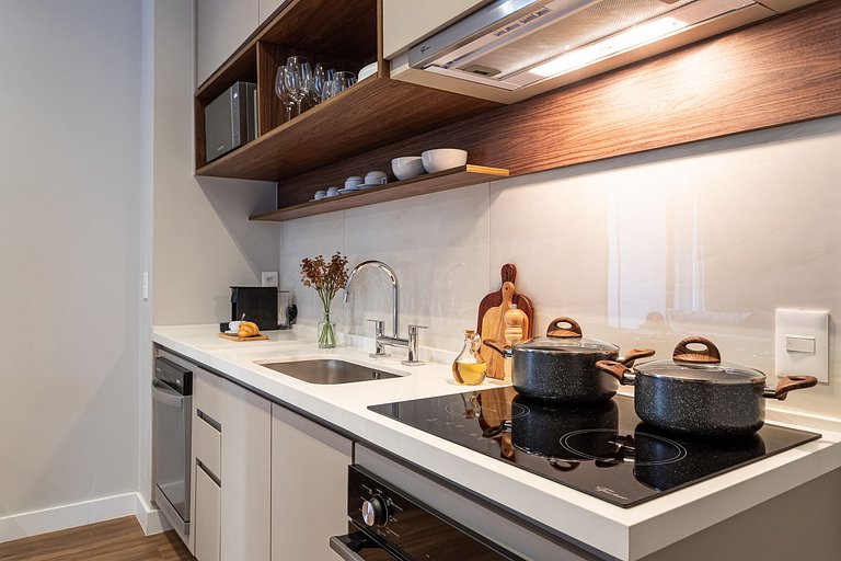 Apto novo, prédio c piscina Av Angélica