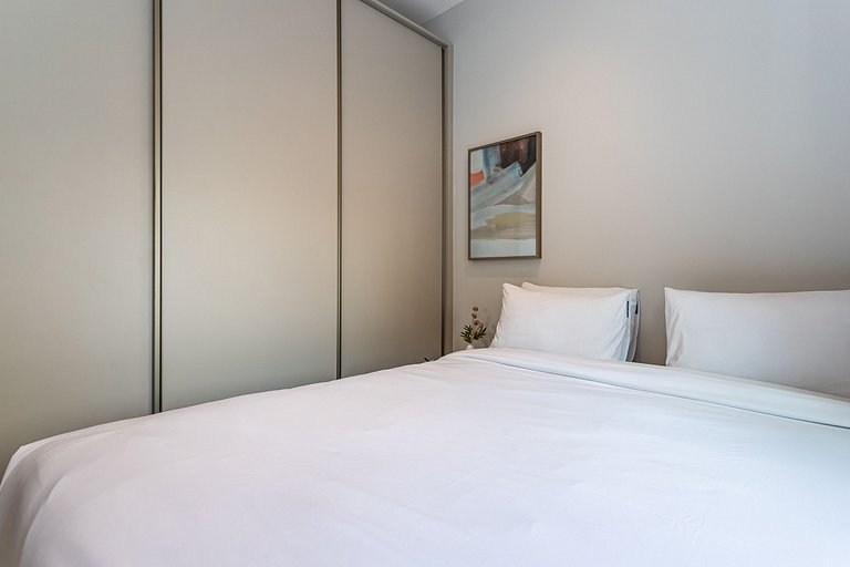 Apto novo, prédio c piscina Av Angélica