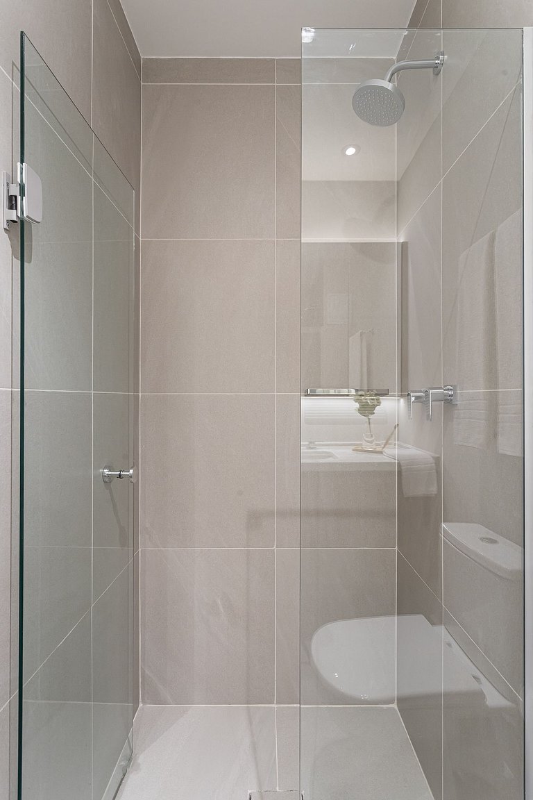 Apto novo, prédio c piscina Av Angélica