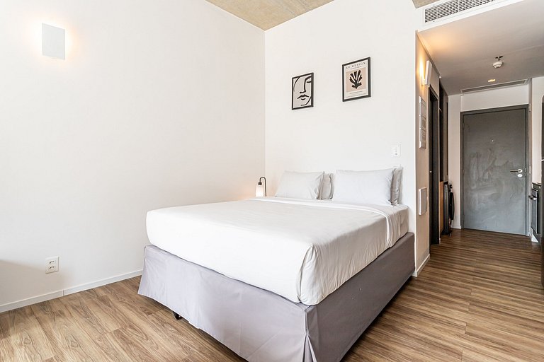 Studio em prédio c piscina | Pinheiros