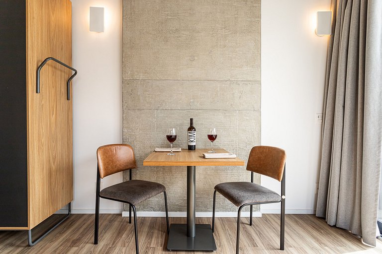 Estúdio em prédio c piscina | Pinheiros