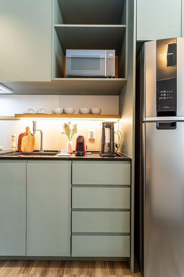 Studio em prédio c piscina | Pinheiros