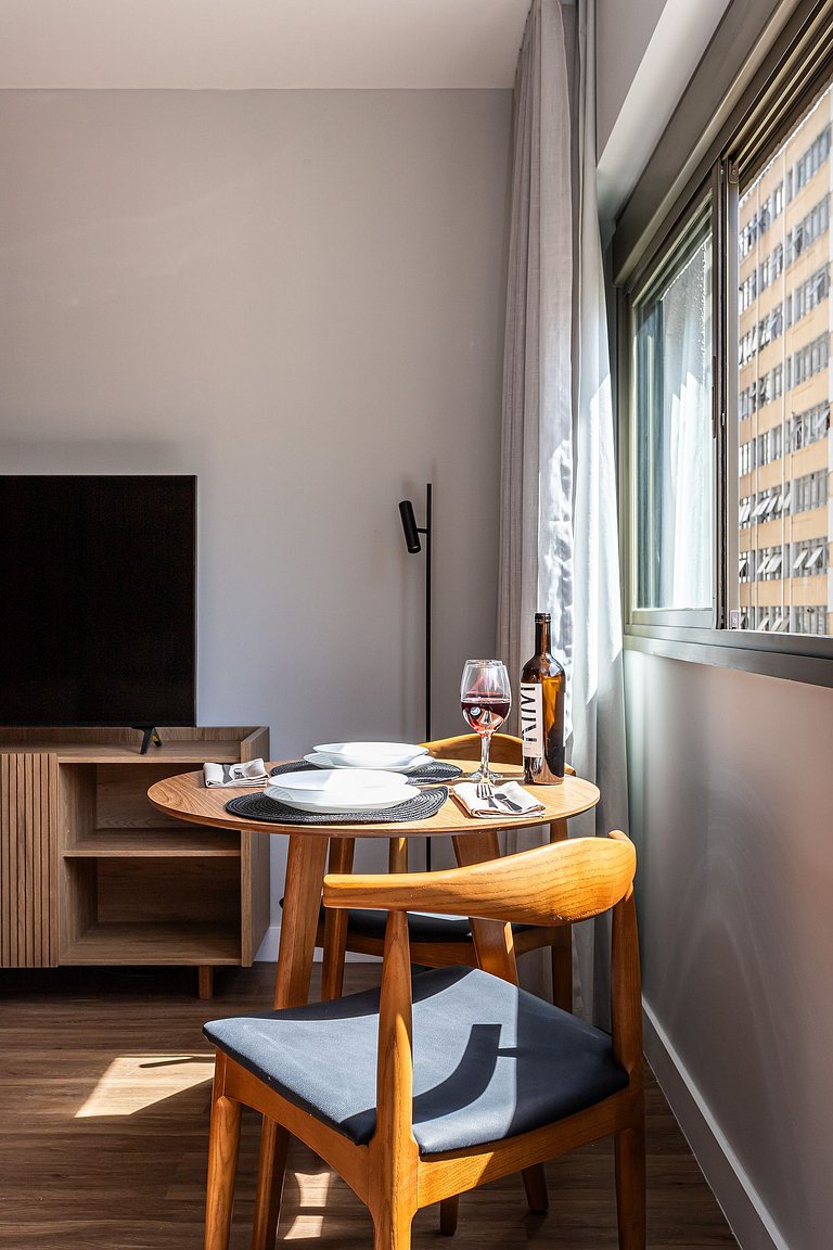 Estúdio adaptado c cama Queen | Ayra Higienópolis