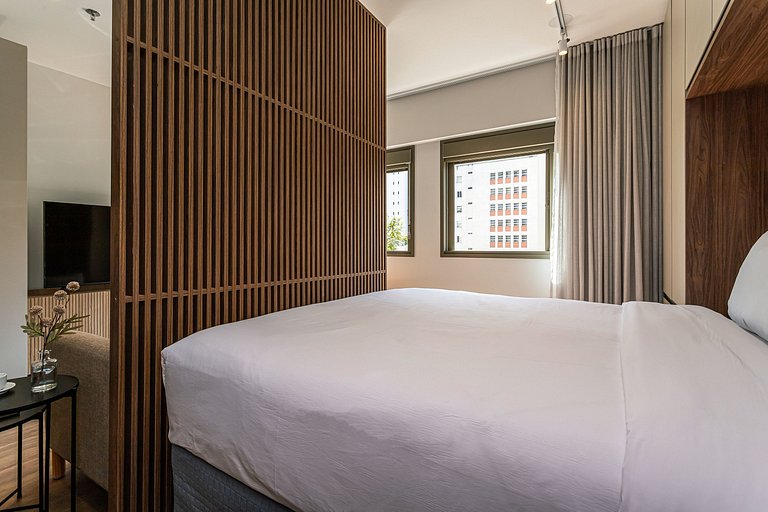 Studio adaptado com cama Queen | Ayra Higienópolis