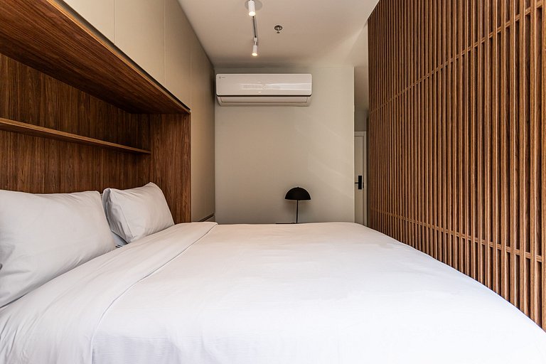 Studio adaptado com cama Queen | Ayra Higienópolis