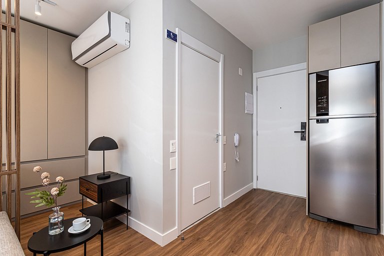 Estúdio adaptado c cama Queen | Ayra Higienópolis