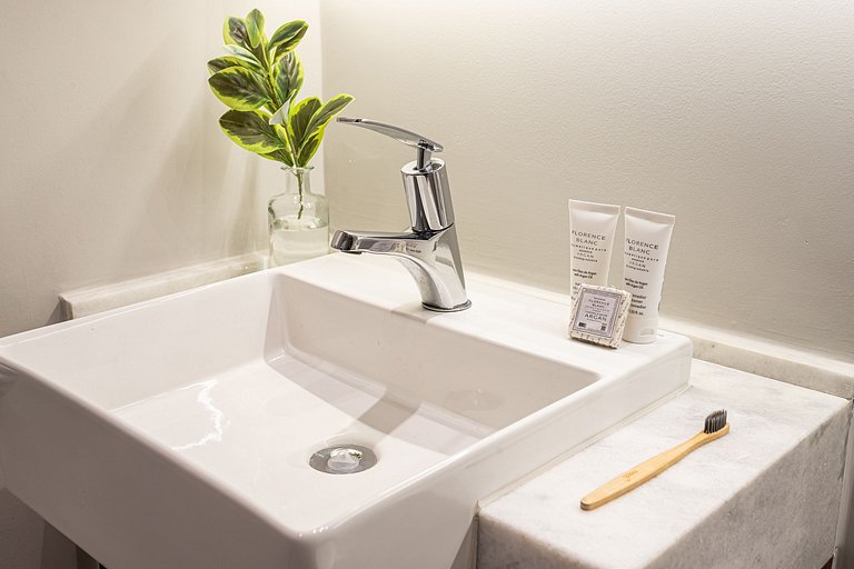 Estúdio adaptado c cama Queen | Ayra Higienópolis