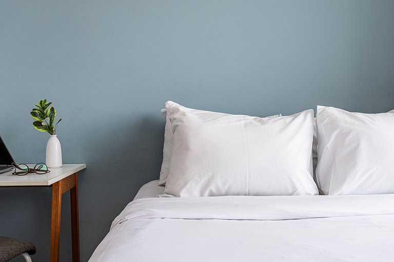 Estúdio funcional com cama casal no coração de SP