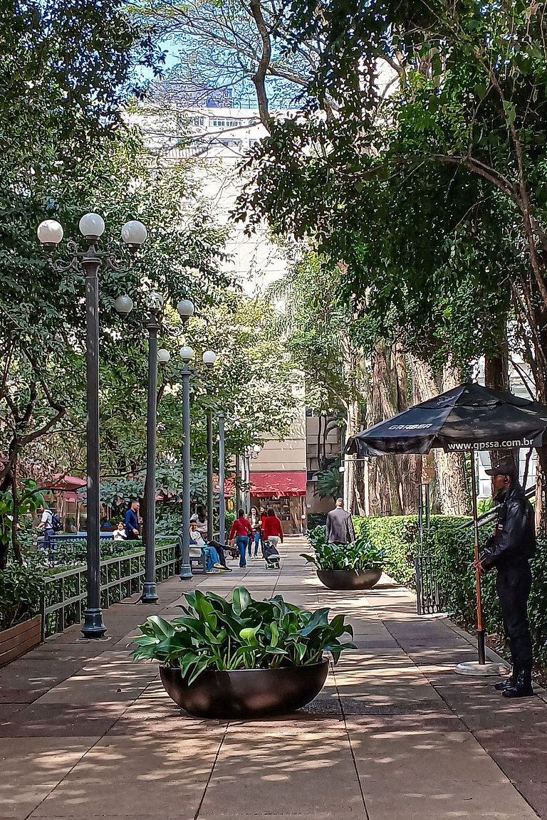 Estúdio adaptado c cama Queen | Ayra Higienópolis