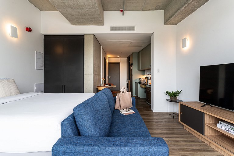 Estúdio adaptado, prédio c piscina e café cortesia