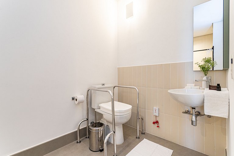 Estúdio adaptado, prédio c piscina e café cortesia
