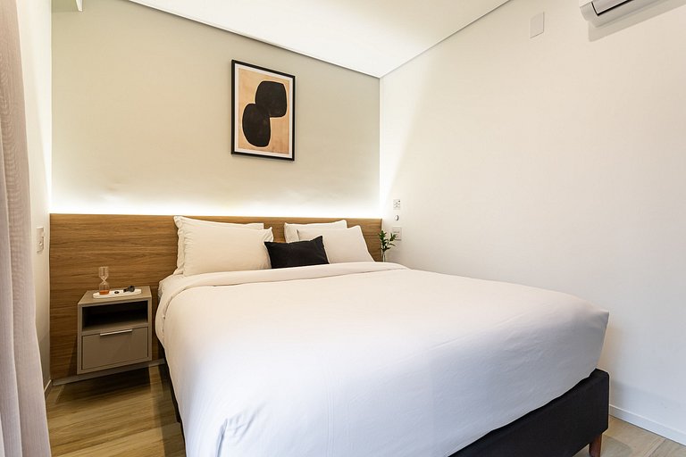 Estúdio com cama queen, varanda | Próx Av Paulista