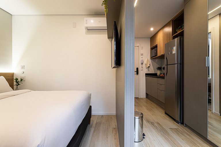Estúdio com cama queen, varanda | Próx Av Paulista