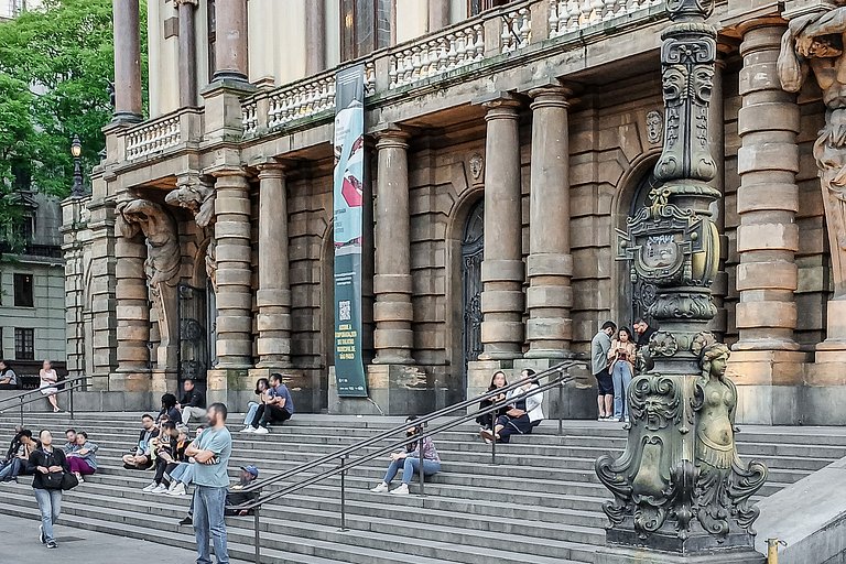 Apto 1 quarto completo com varanda | República