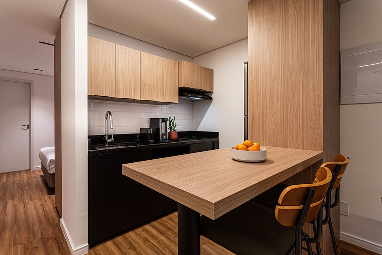 Stúdio amplo com varanda e hidro próx Oscar Freire