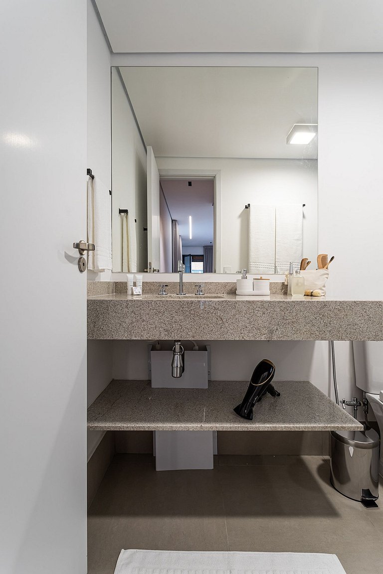 Duplex casal completo com varanda | Jardins