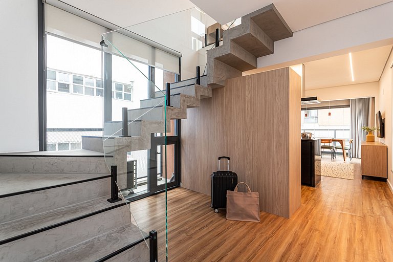 Duplex casal completo com varanda | Jardins