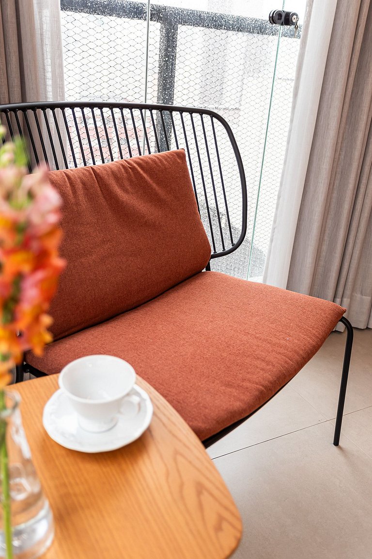 Duplex casal completo com varanda | Jardins