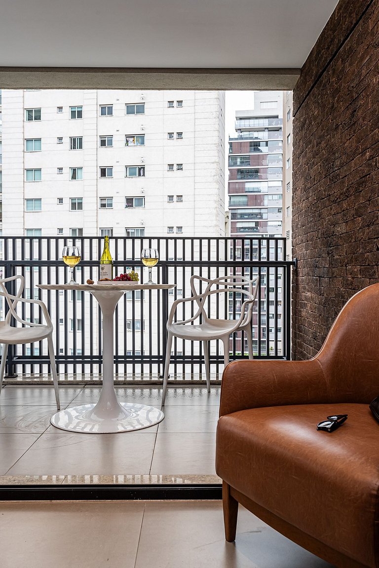 Apê c varanda academia, piscina próx Itaim Bibi