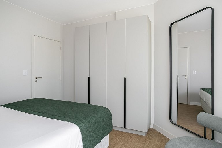 Apto c cama queen em prédio com piscina | Floripa