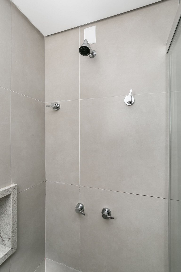 Apto exclusivo com cama queen em prédio c piscina