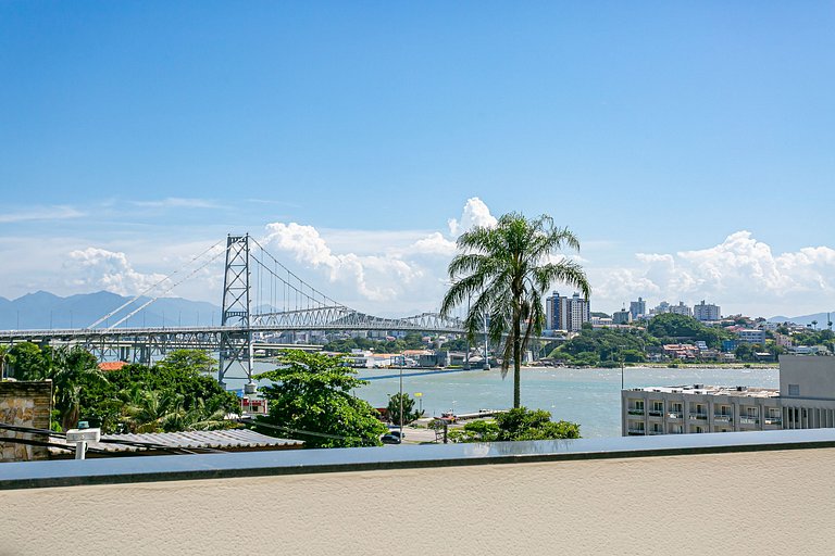 Estúdio amplo em prédio com piscina | Floripa