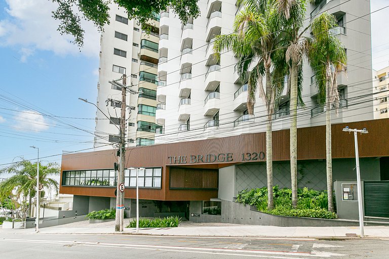 Estúdio funcional, prédio com piscina | Floripa