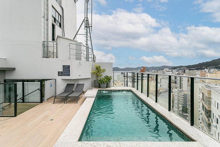 Apto c cama queen em prédio com piscina | Floripa