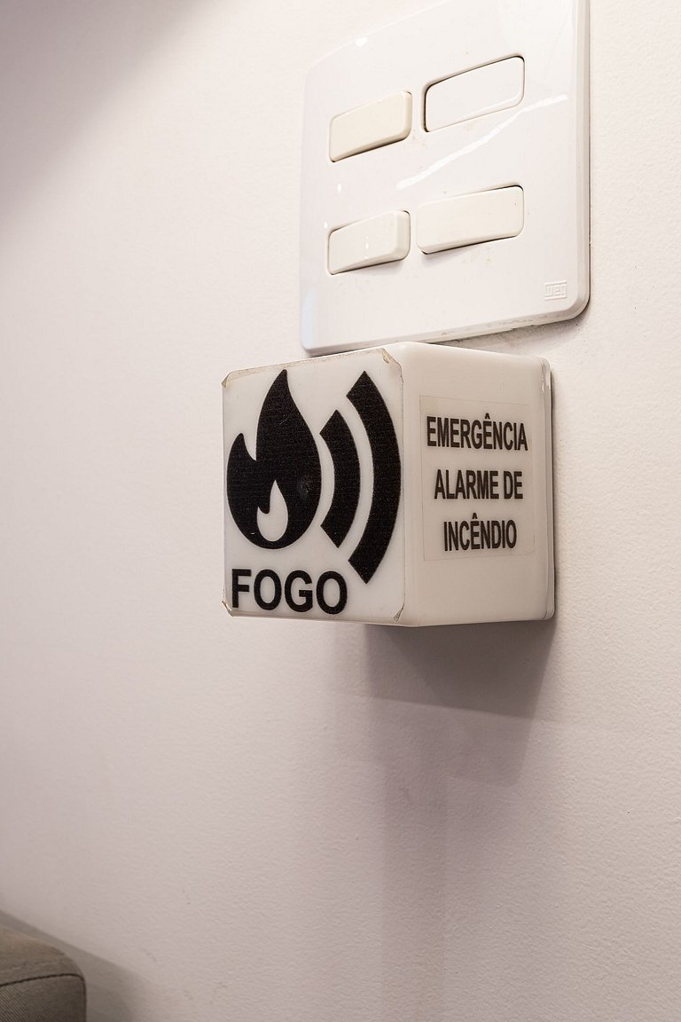 Estúdio adaptado com varanda | V N Conceição
