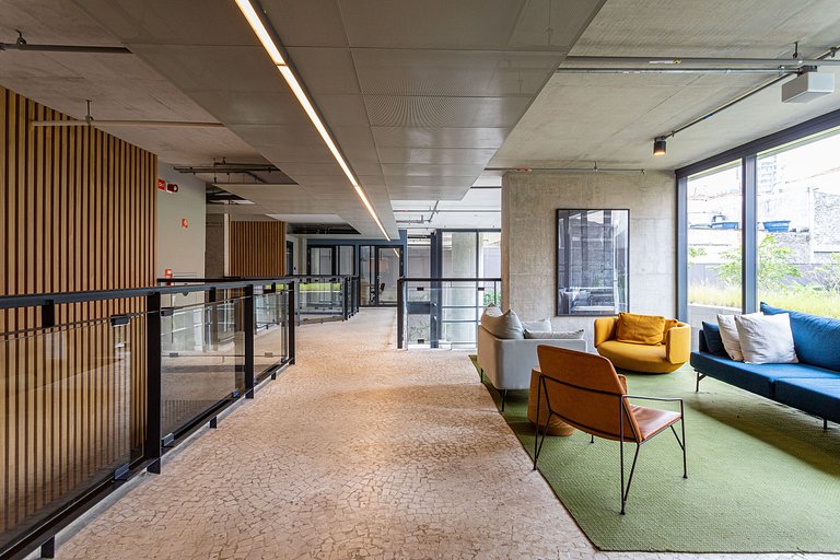 Studio c varanda, 200m da estação Fradique