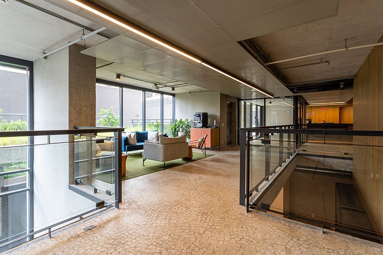 Studio c varanda, 200m da estação Fradique