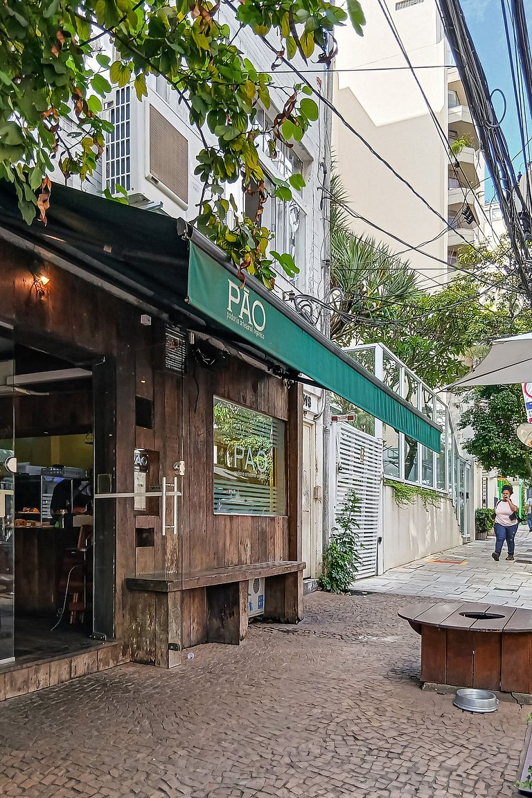 Estúdio com cama queen e varanda próx Av Paulista