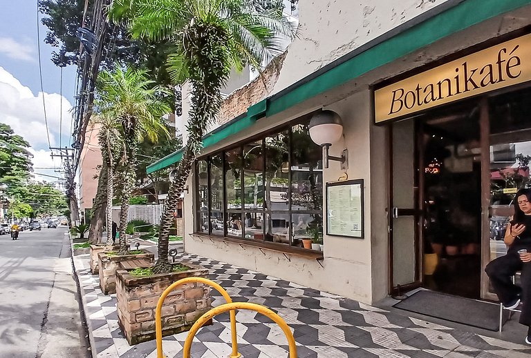 Studio c cama queen e varanda | Próx Av paulista