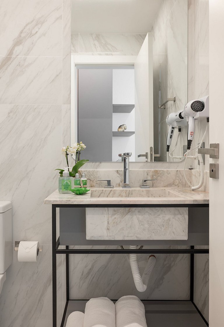 Apto luxuoso de 2 quartos | Balneário Shopping