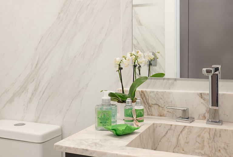 Apto luxuoso de 2 quartos | Balneário Shopping