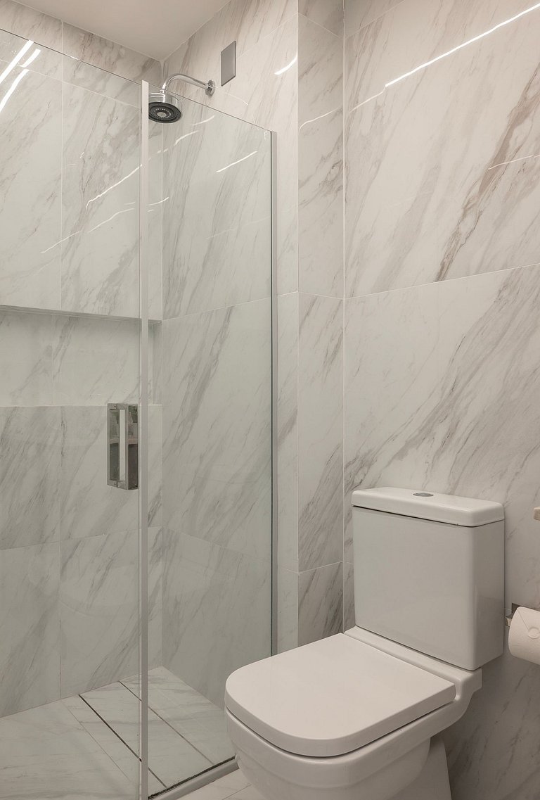 Apto luxuoso de 2 quartos | Balneário Shopping