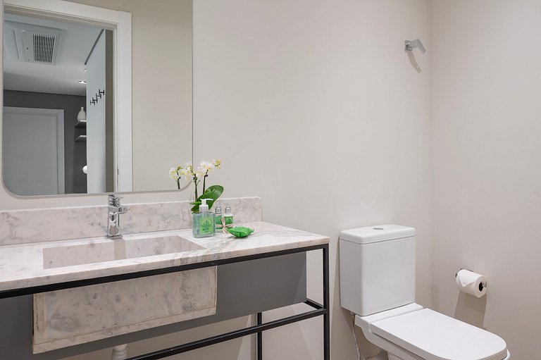 Apto luxuoso de 2 quartos | Balneário Shopping