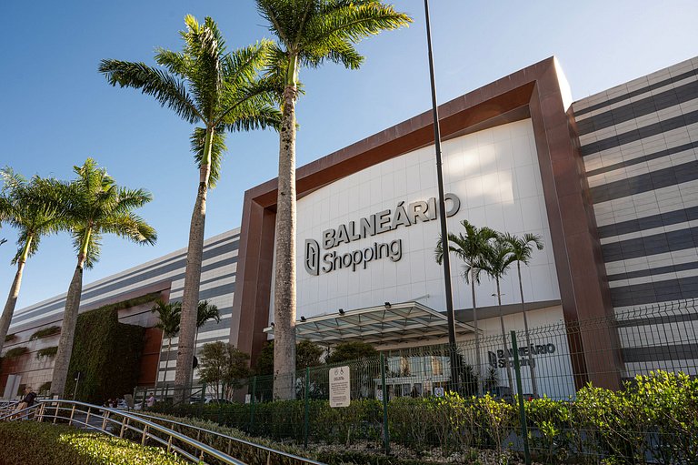 Apê luxuoso p família | Balneário Shopping