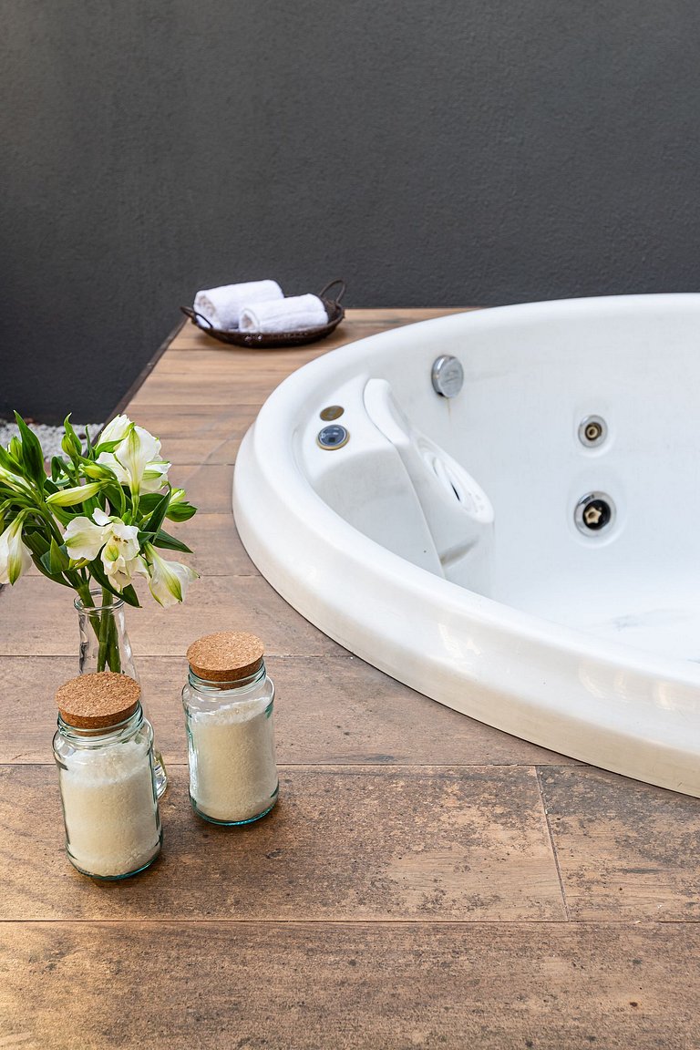 Estúdio c cama queen e jacuzzi | Vila N Conceição