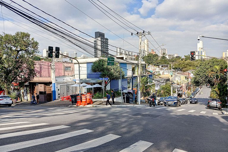 Apê em Prédio c piscina na Vila Madalena