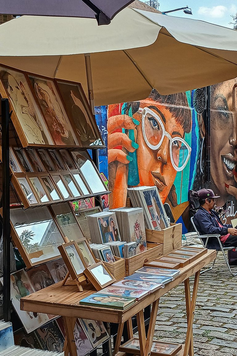 Estúdio funcional com varanda | Prédio com piscina